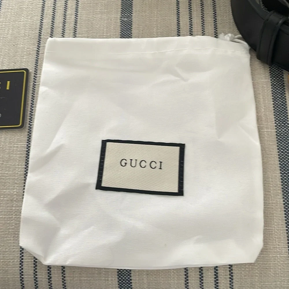 Gucci Black Belt with Gold Buckle - Picture 4 of 12